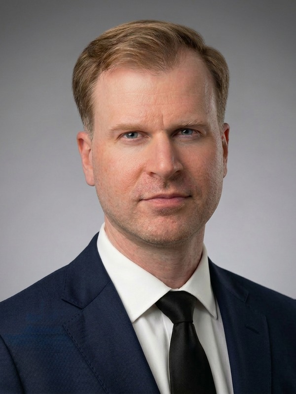 Jon Tomczak Headshot